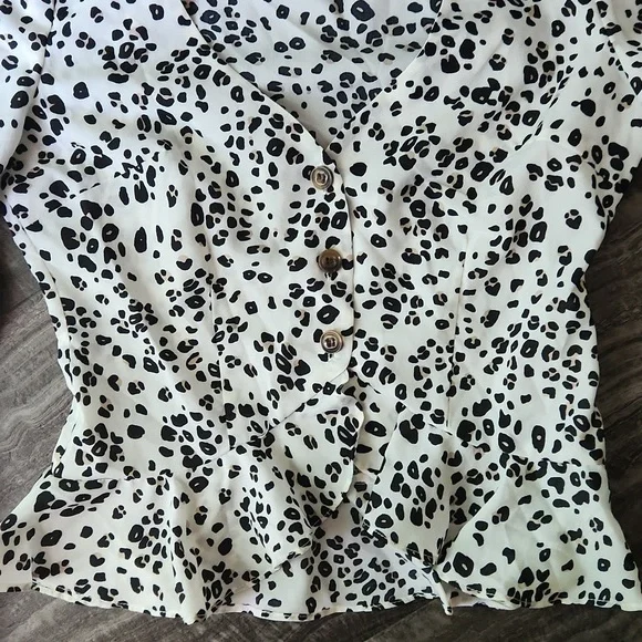 Nasty Gal leopard print long sleeve blouse - Picture 4 of 5